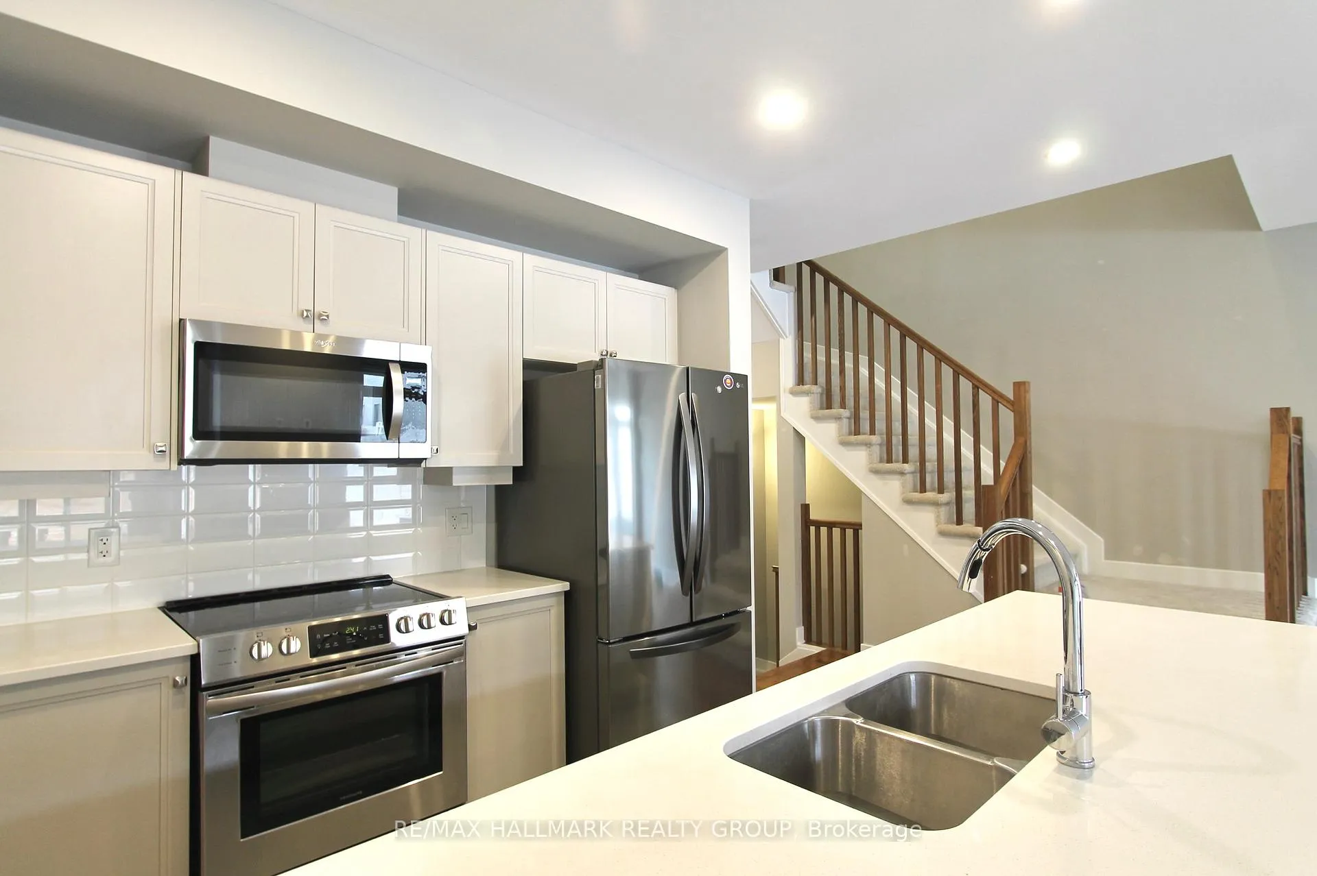 Photo 8 of 527 Triangle Street, Ottawa, Kanata - Emerald Meadows/Trailwest — HOMEH
