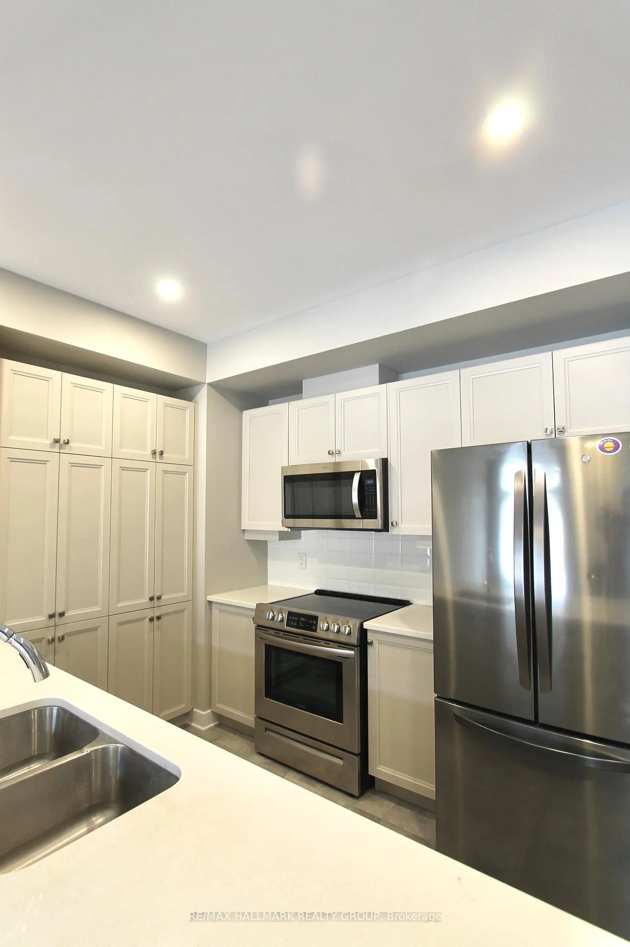 Photo 9 of 527 Triangle Street, Ottawa, Kanata - Emerald Meadows/Trailwest — HOMEH