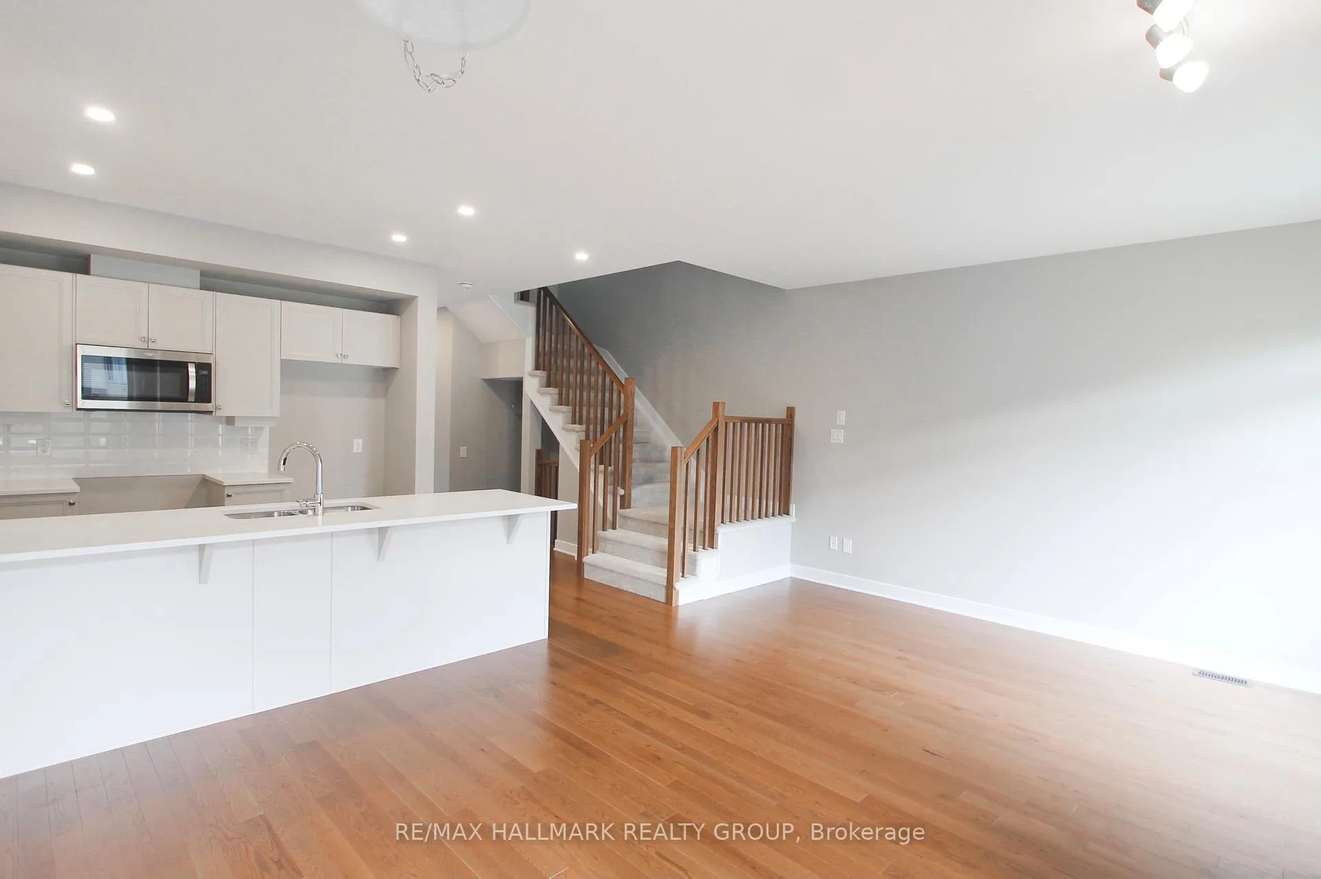 Photo 10 of 527 Triangle Street, Ottawa, Kanata - Emerald Meadows/Trailwest — HOMEH