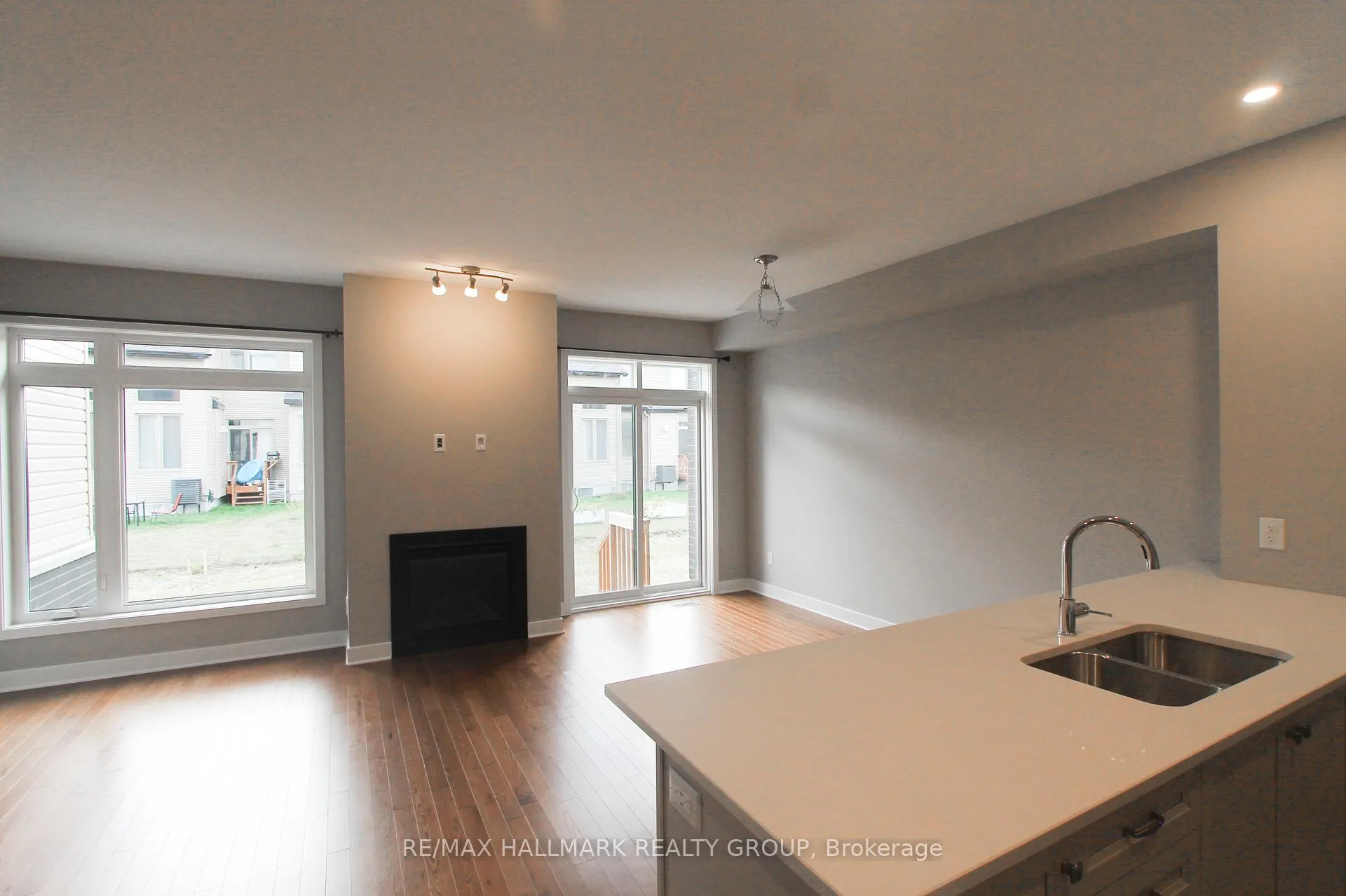 Photo 11 of 527 Triangle Street, Ottawa, Kanata - Emerald Meadows/Trailwest — HOMEH