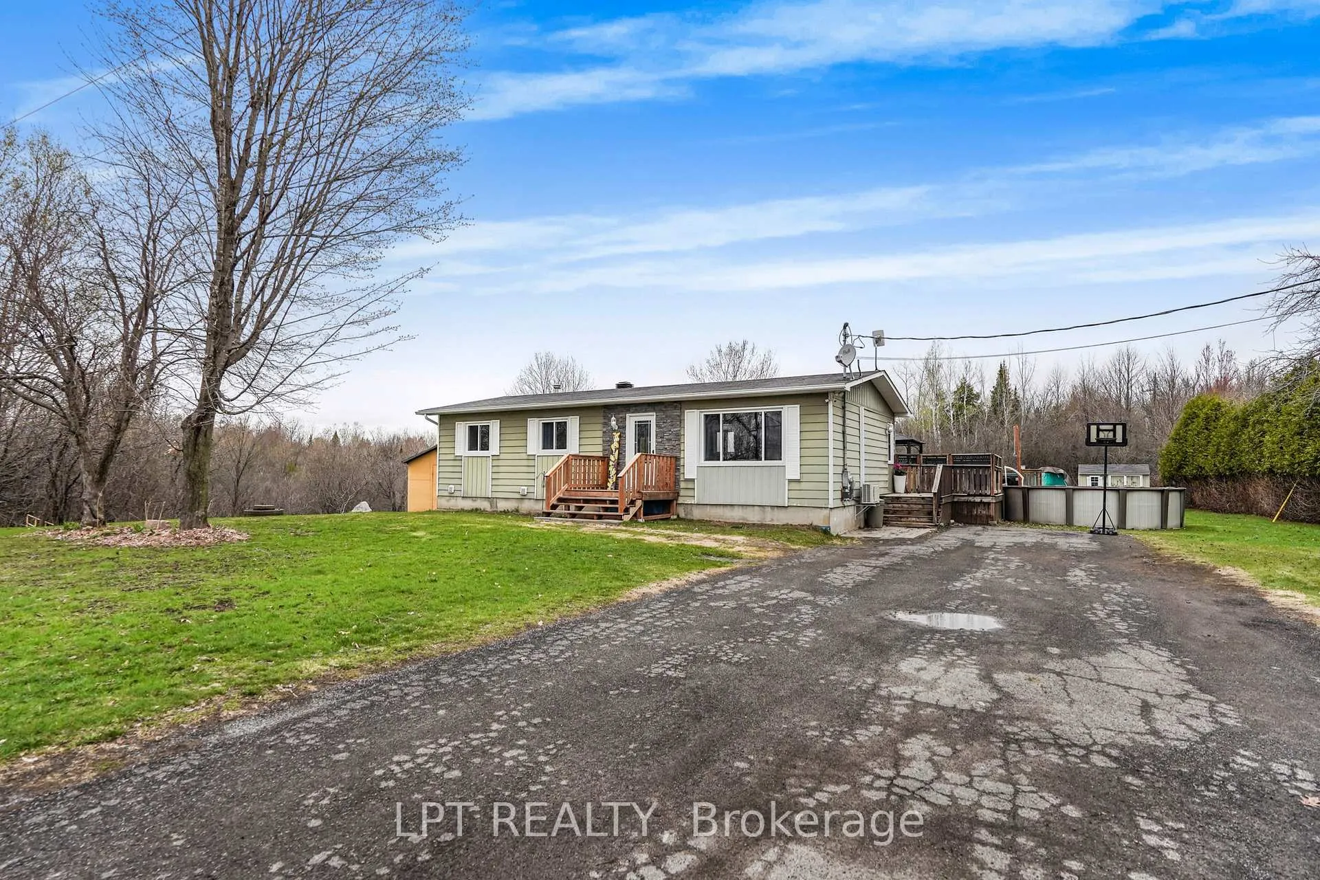 Photo 2 of 548 Pharand Street, Champlain, Champlain Twp — HOMEH