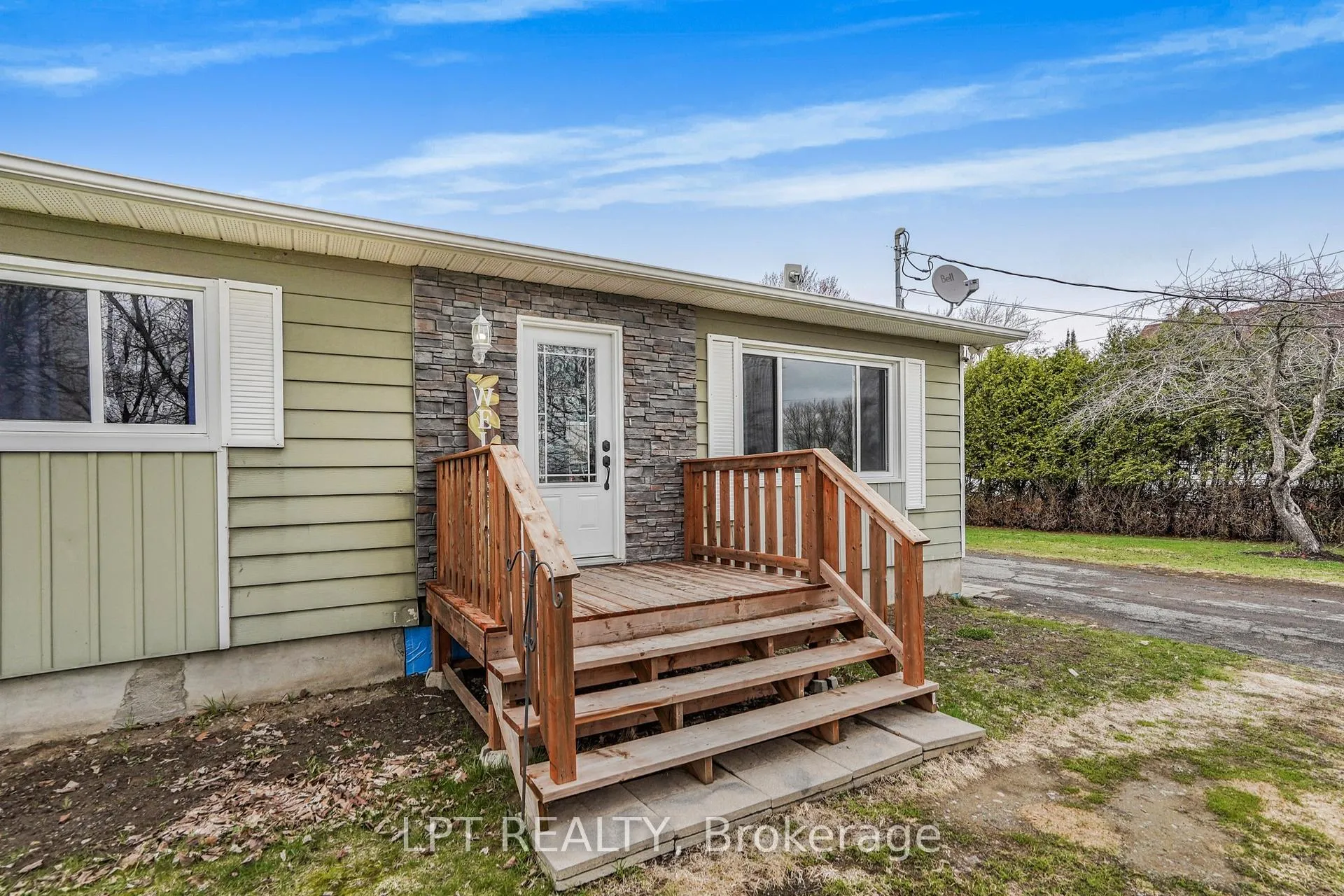 Photo 3 of 548 Pharand Street, Champlain, Champlain Twp — HOMEH