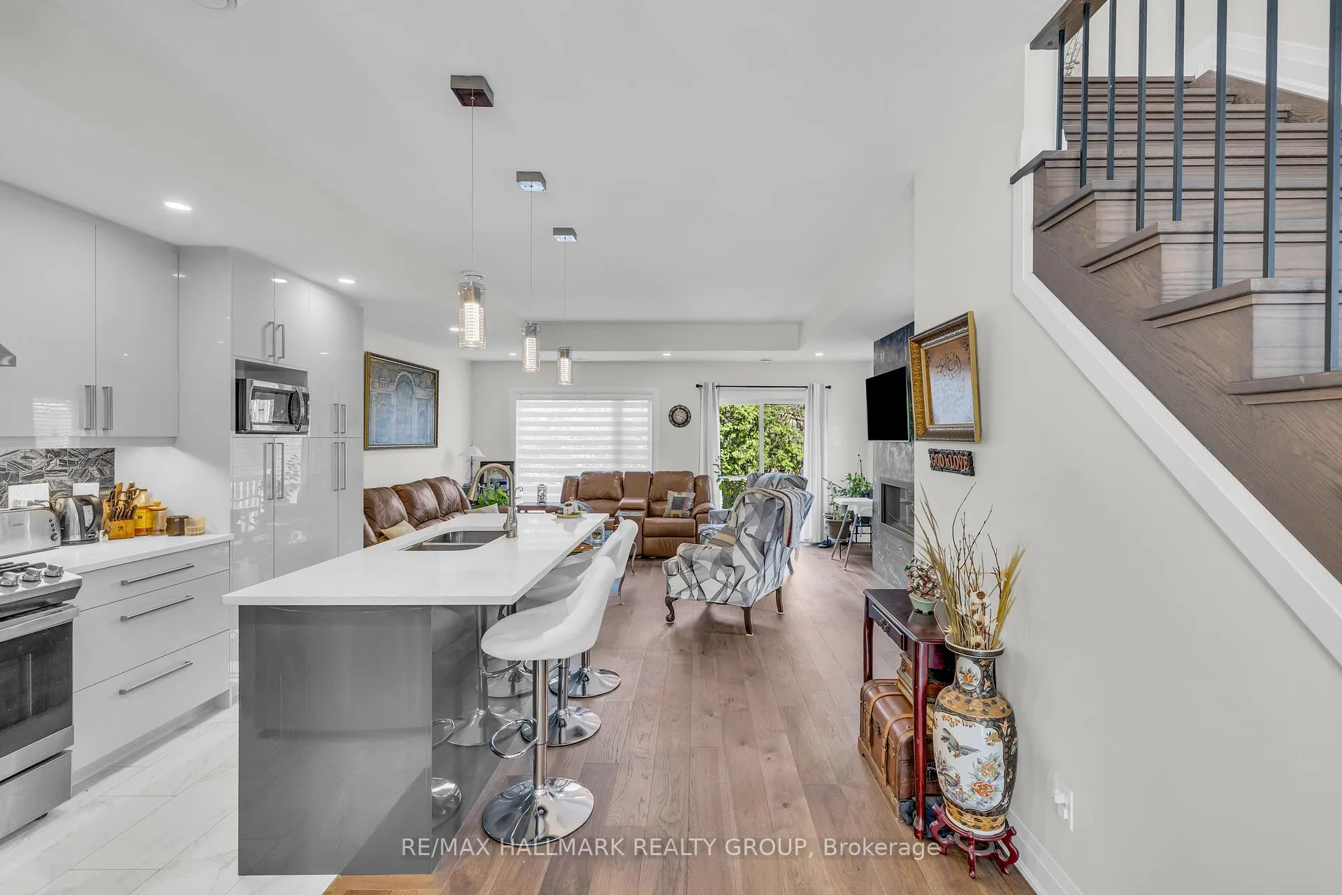Photo 5 of 163 Longpre Street, Ottawa, Vanier — HOMEH