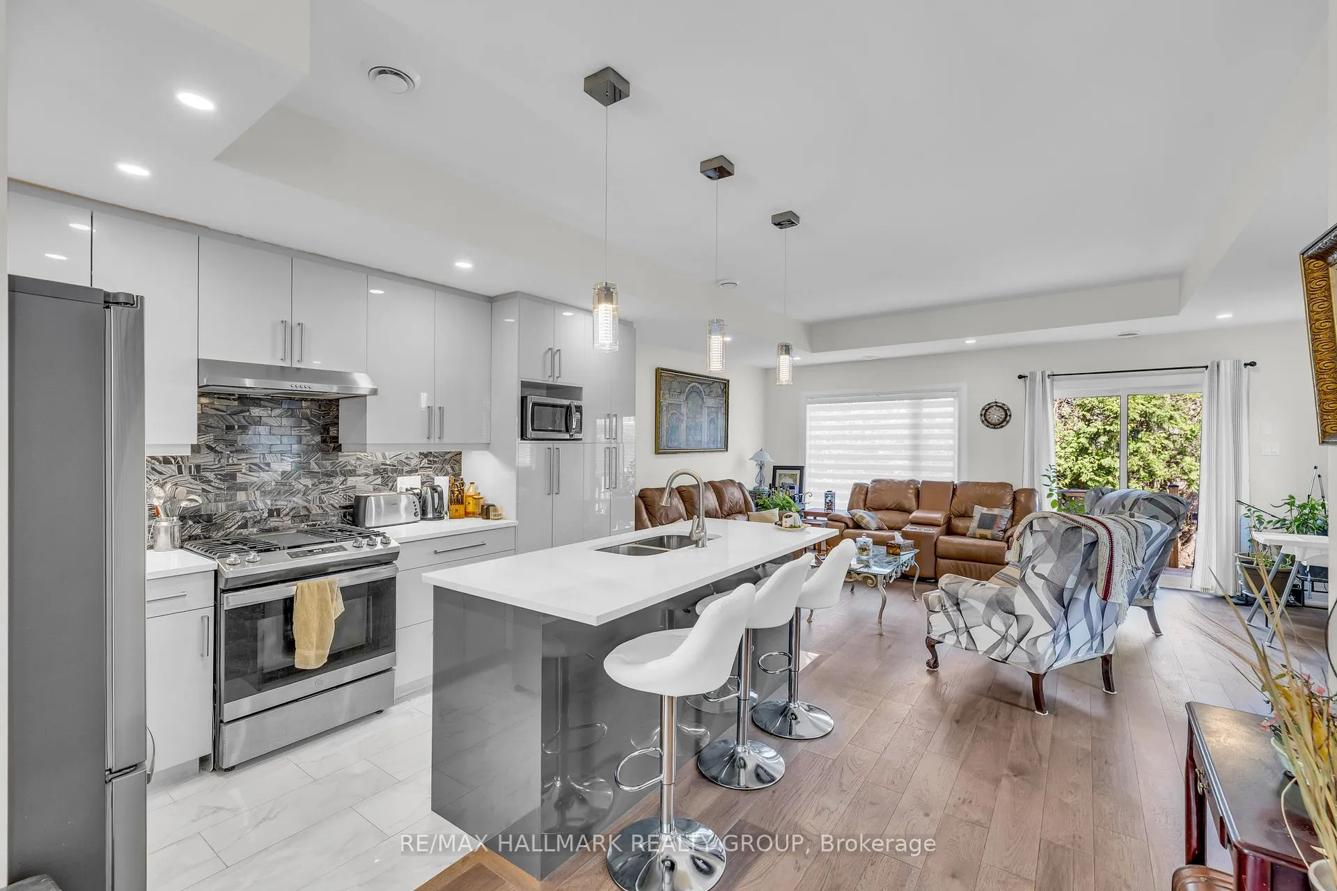 Photo 6 of 163 Longpre Street, Ottawa, Vanier — HOMEH