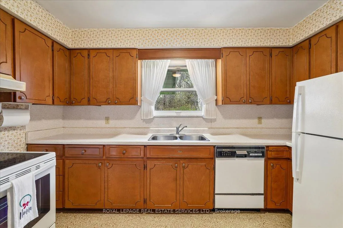 Photo 10 of 151 Wedgewood Drive, Oakville, Morrison — HOMEH