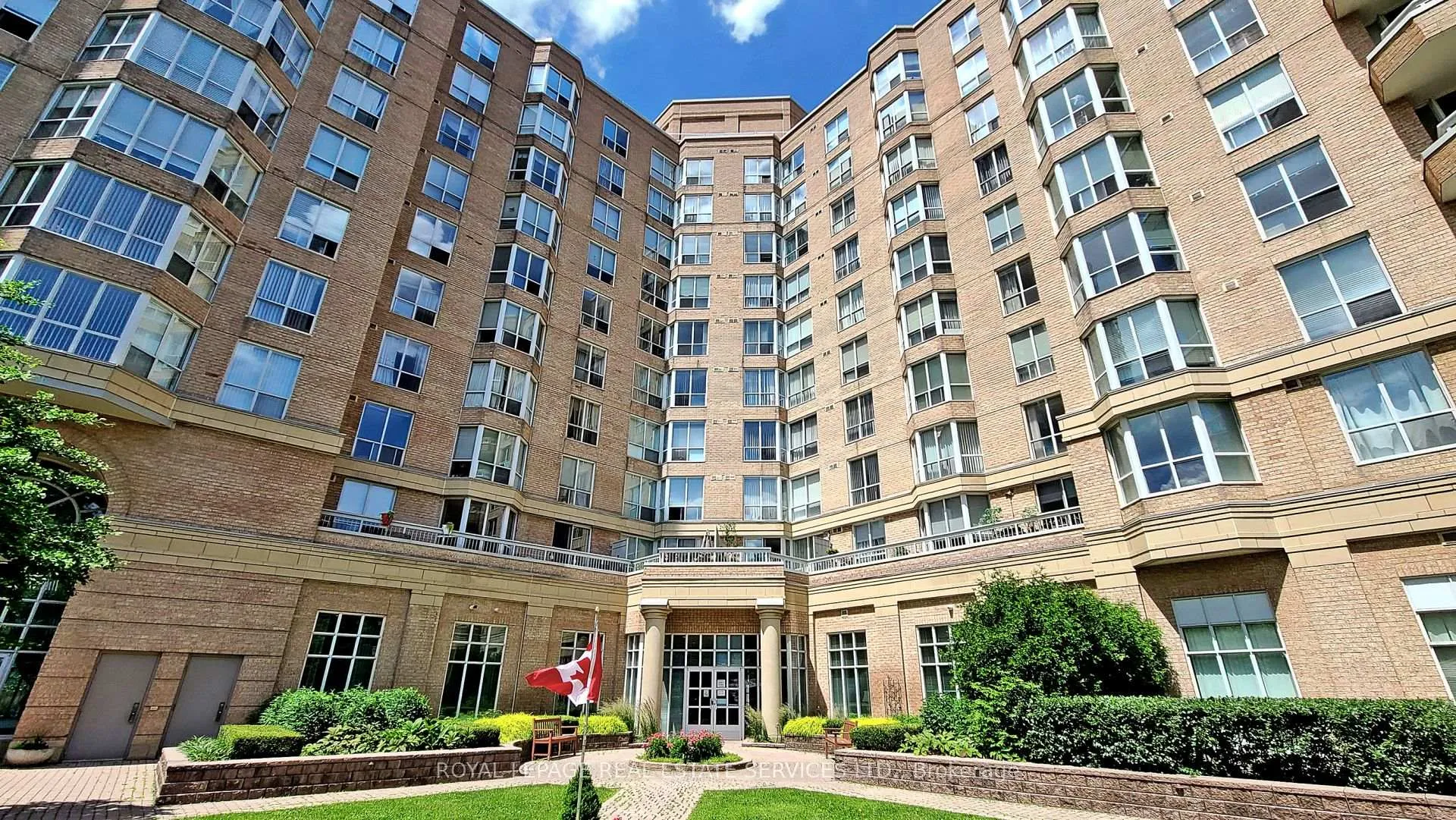 Photo 3 of Unit 202, 11 Thorncliffe Park Drive, Toronto, Thorncliffe Park — HOMEH
