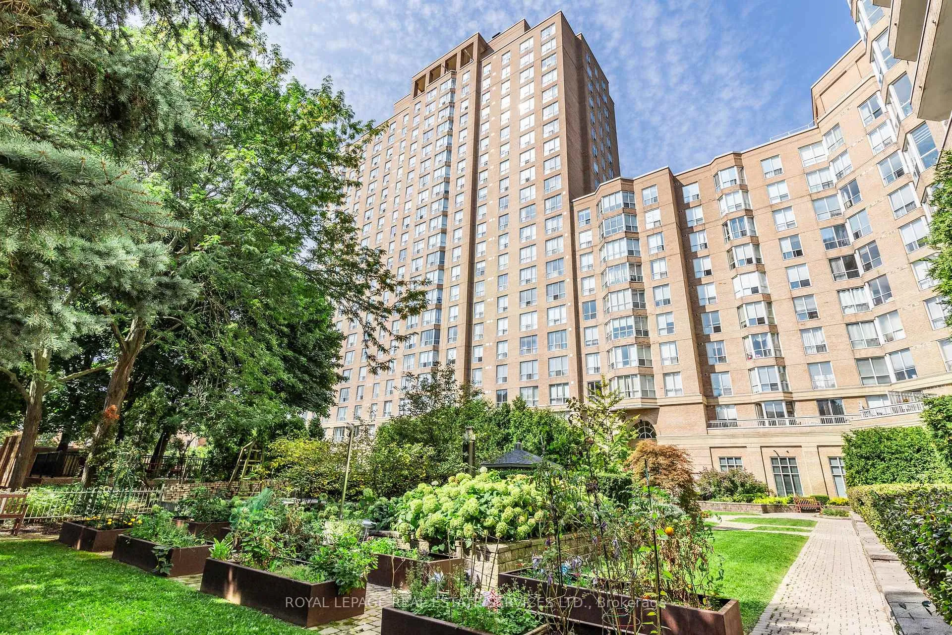 Photo 5 of Unit 202, 11 Thorncliffe Park Drive, Toronto, Thorncliffe Park — HOMEH