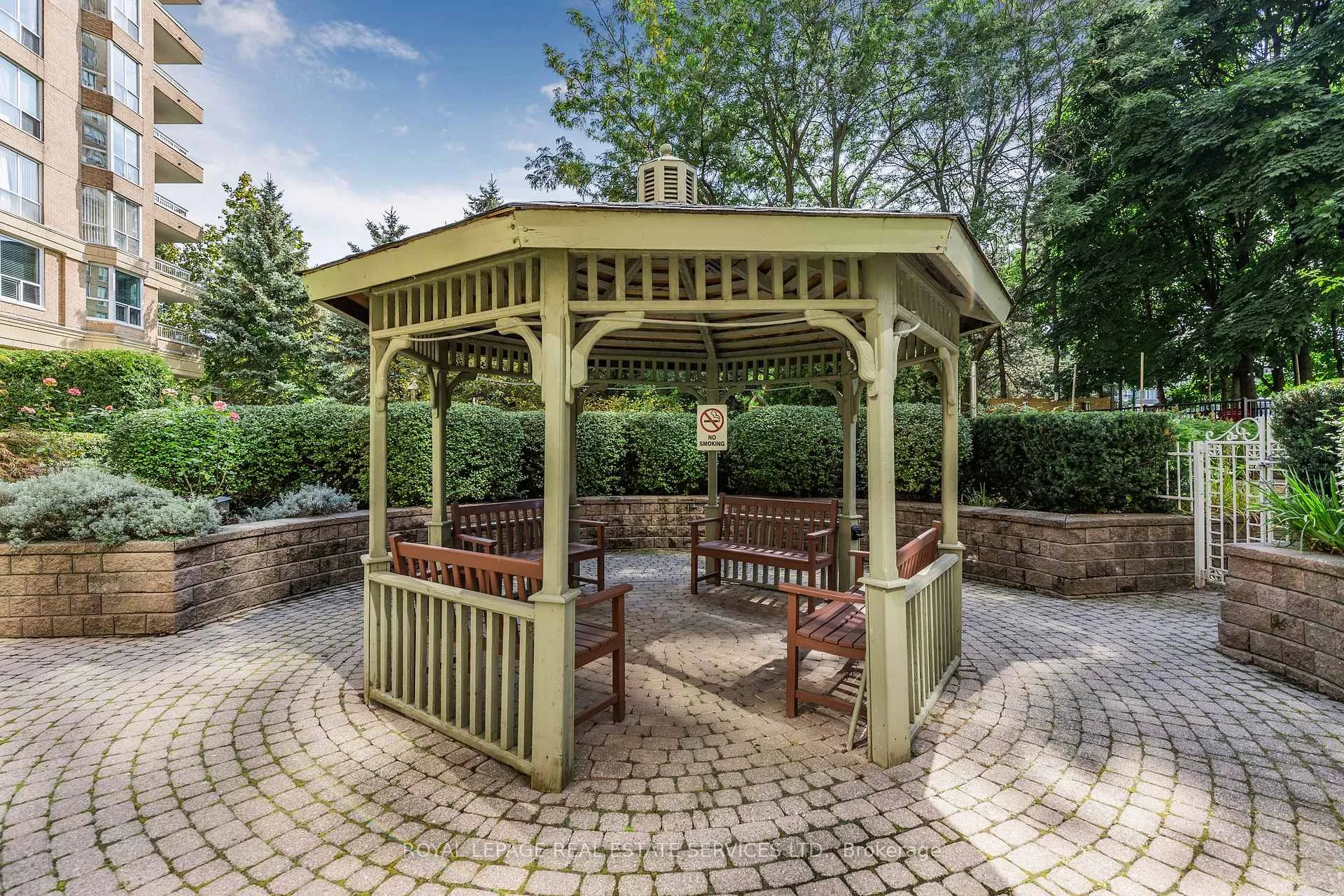 Photo 8 of Unit 202, 11 Thorncliffe Park Drive, Toronto, Thorncliffe Park — HOMEH