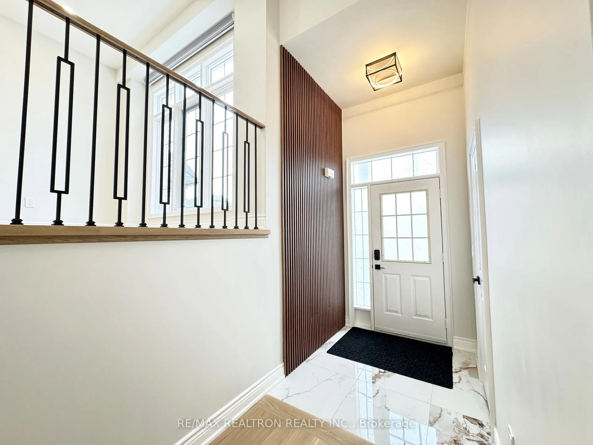 Photo 3 of 20 Madison Heights Boulevard, Markham, Berczy — HOMEH