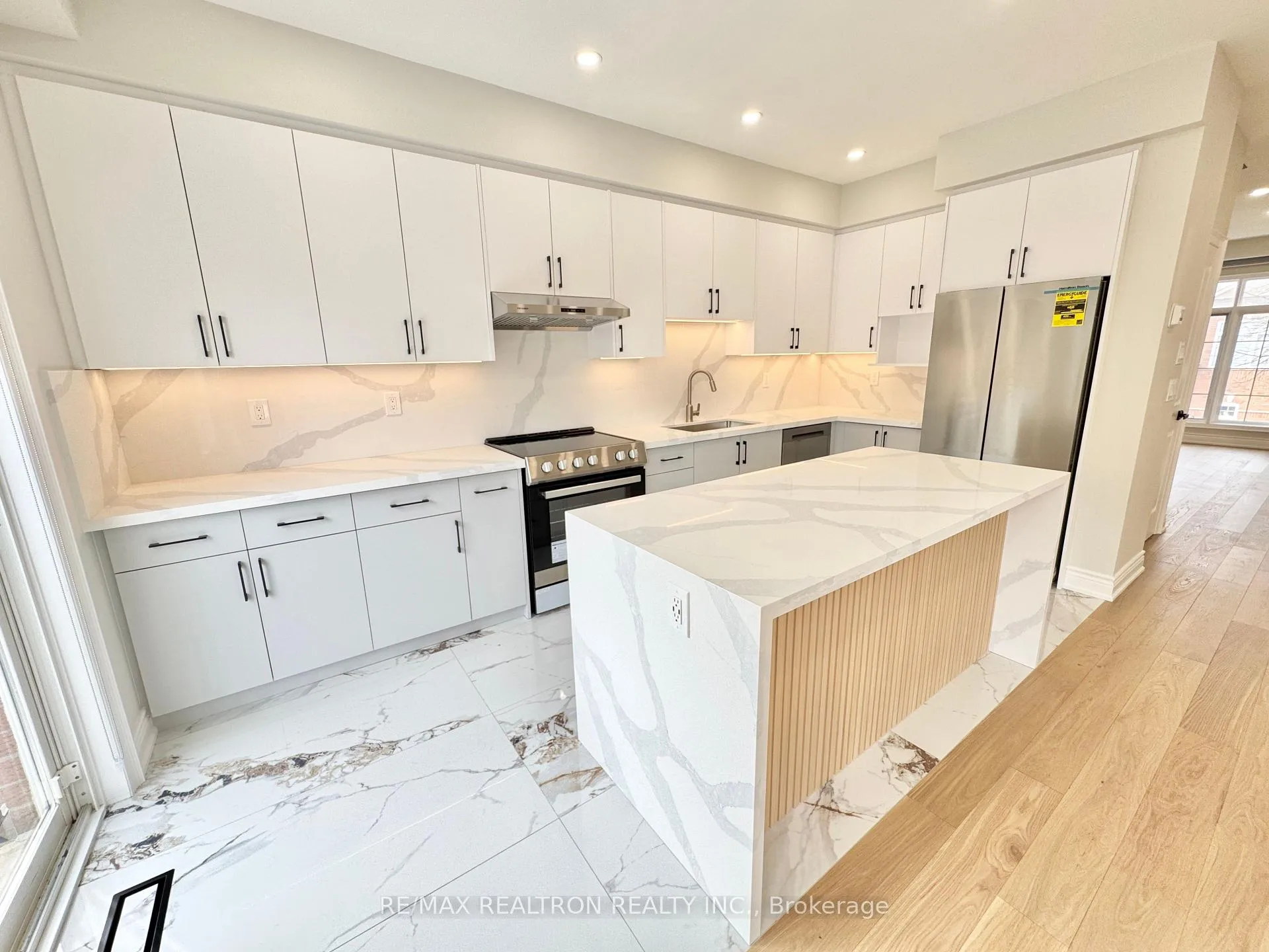 Photo 5 of 20 Madison Heights Boulevard, Markham, Berczy — HOMEH