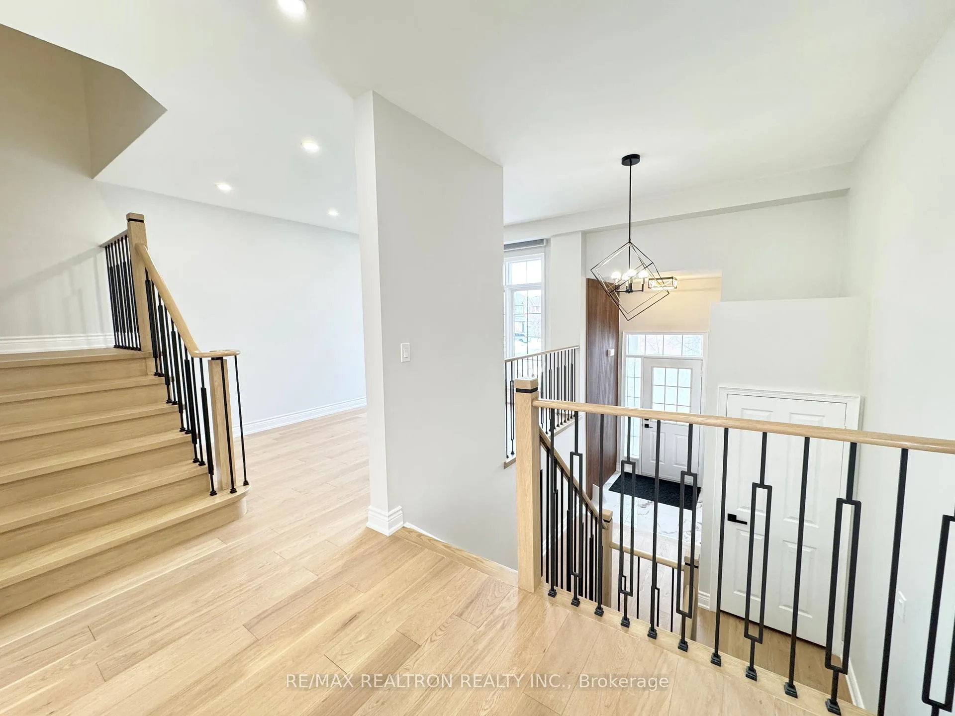 Photo 9 of 20 Madison Heights Boulevard, Markham, Berczy — HOMEH