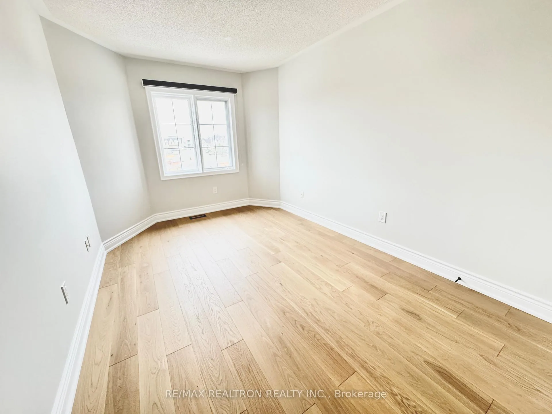 Photo 16 of 20 Madison Heights Boulevard, Markham, Berczy — HOMEH