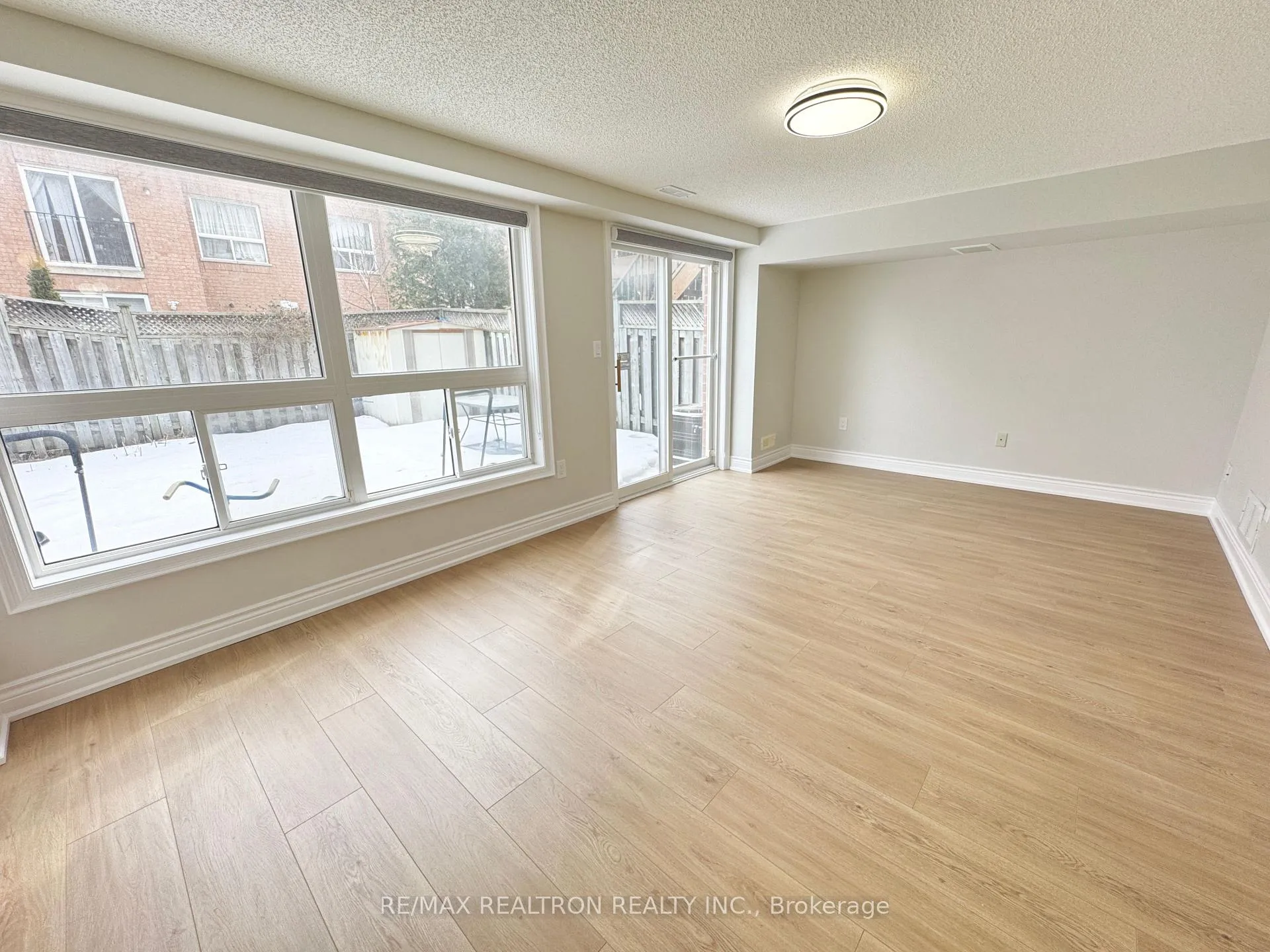 Photo 18 of 20 Madison Heights Boulevard, Markham, Berczy — HOMEH