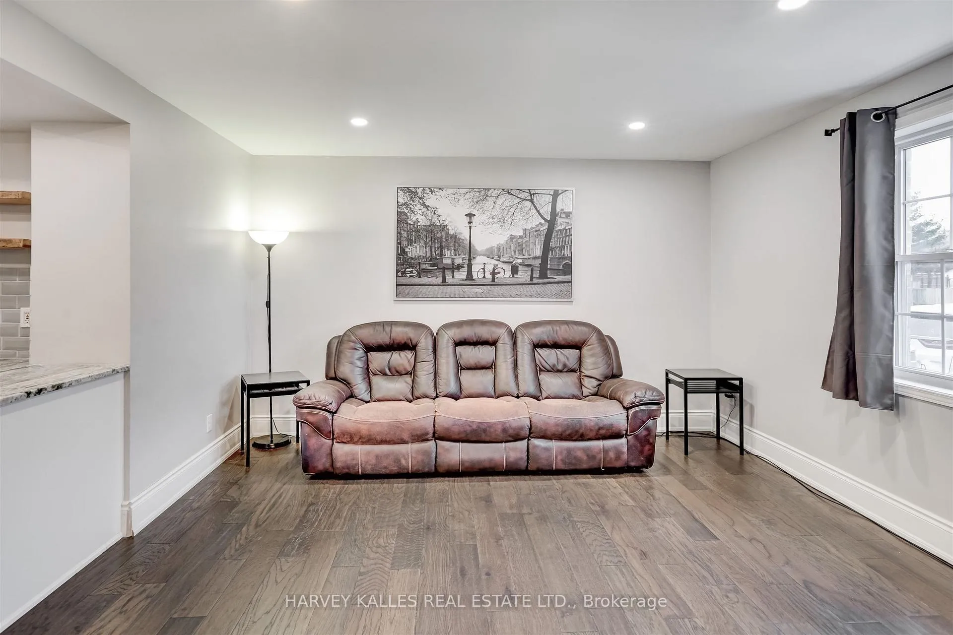 Photo 5 of 112 Wexford Avenue N, Hamilton, Crown Point — HOMEH