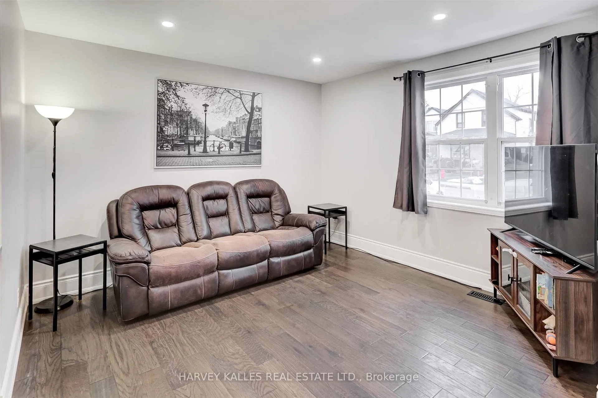 Photo 6 of 112 Wexford Avenue N, Hamilton, Crown Point — HOMEH