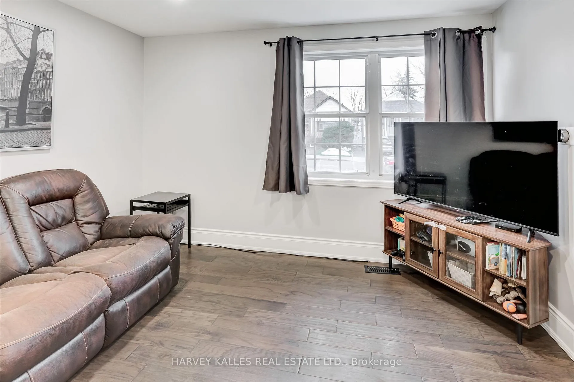 Photo 7 of 112 Wexford Avenue N, Hamilton, Crown Point — HOMEH
