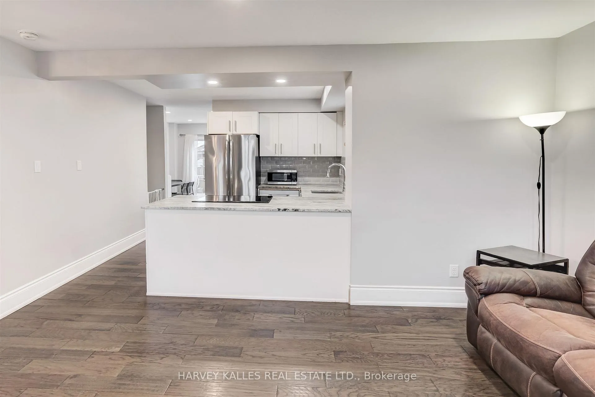 Photo 10 of 112 Wexford Avenue N, Hamilton, Crown Point — HOMEH