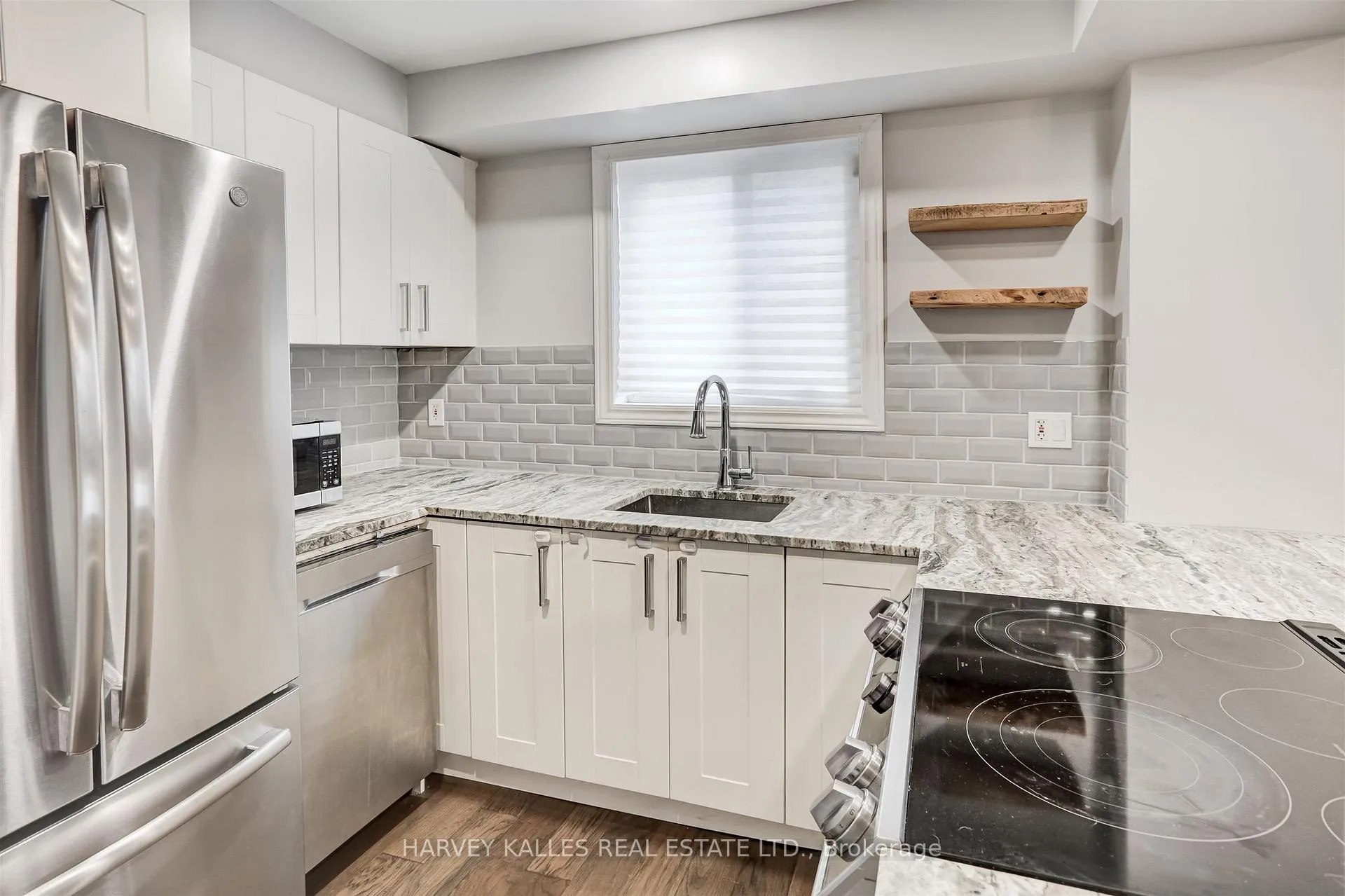 Photo 11 of 112 Wexford Avenue N, Hamilton, Crown Point — HOMEH