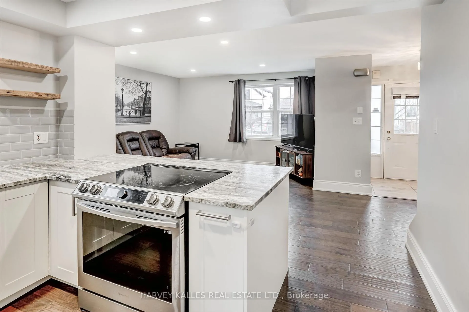 Photo 12 of 112 Wexford Avenue N, Hamilton, Crown Point — HOMEH