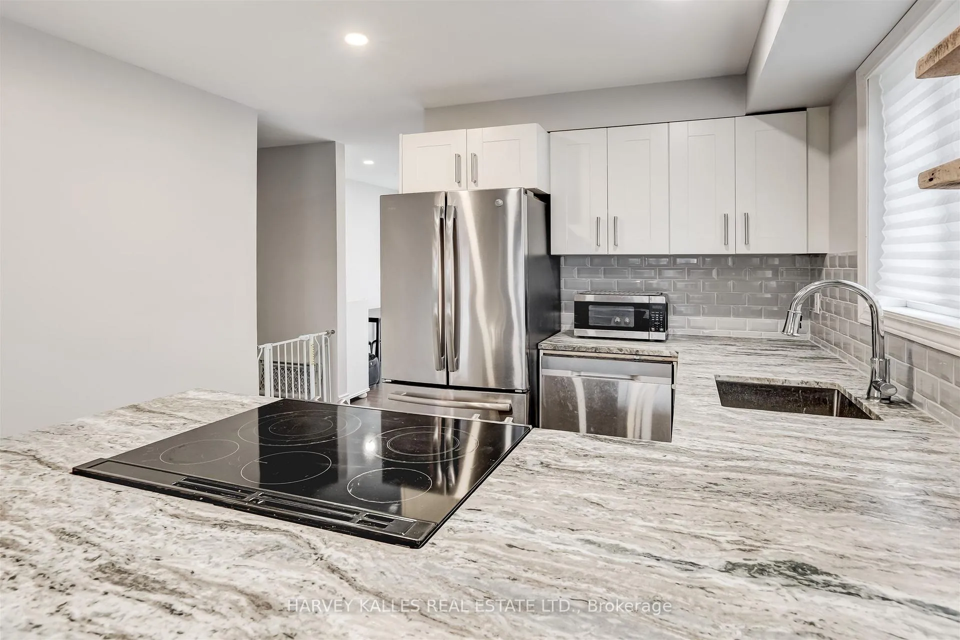 Photo 14 of 112 Wexford Avenue N, Hamilton, Crown Point — HOMEH
