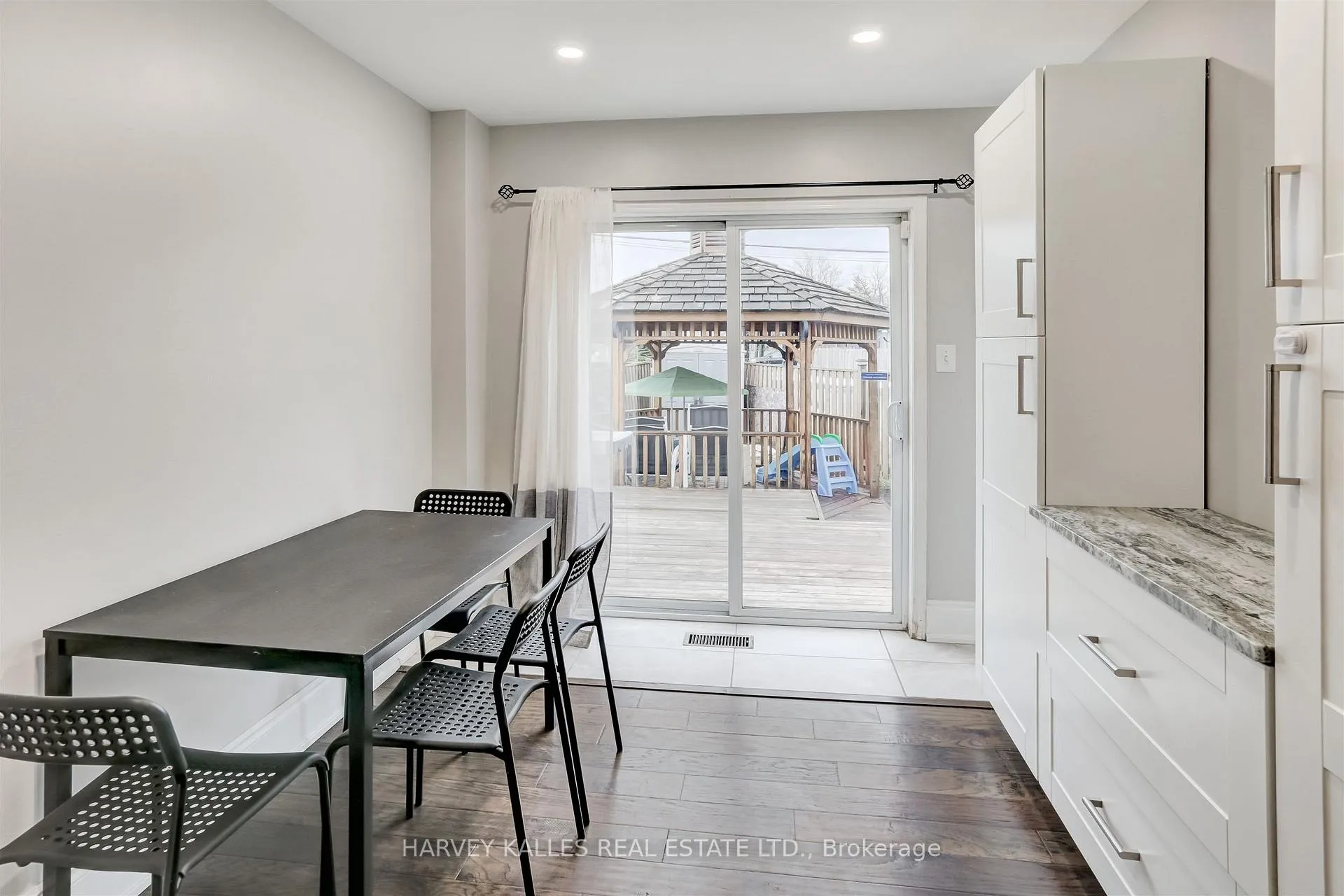 Photo 17 of 112 Wexford Avenue N, Hamilton, Crown Point — HOMEH