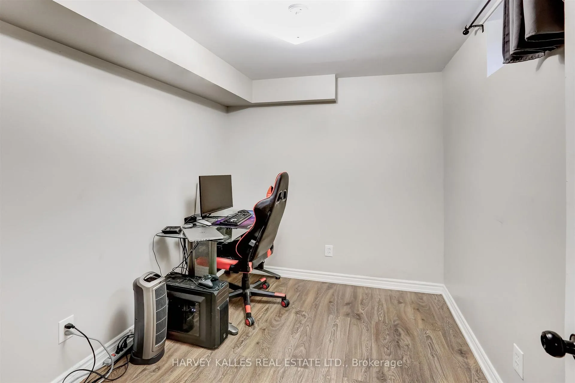 Photo 19 of 112 Wexford Avenue N, Hamilton, Crown Point — HOMEH