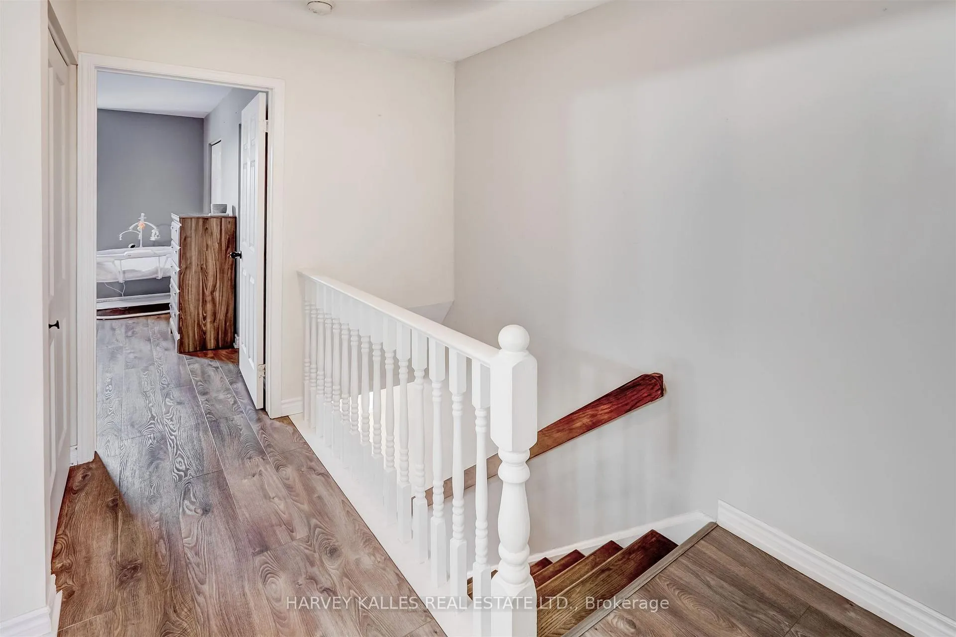 Photo 22 of 112 Wexford Avenue N, Hamilton, Crown Point — HOMEH