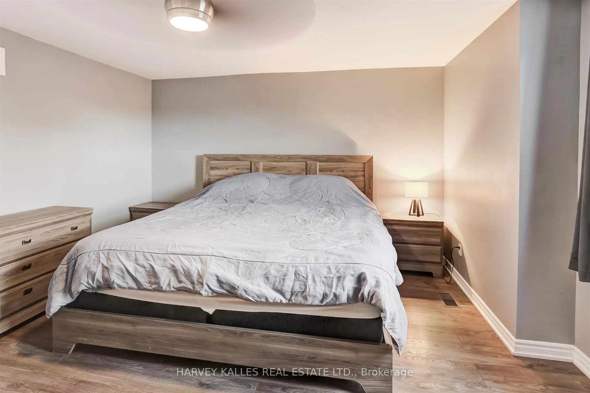 Photo 25 of 112 Wexford Avenue N, Hamilton, Crown Point — HOMEH