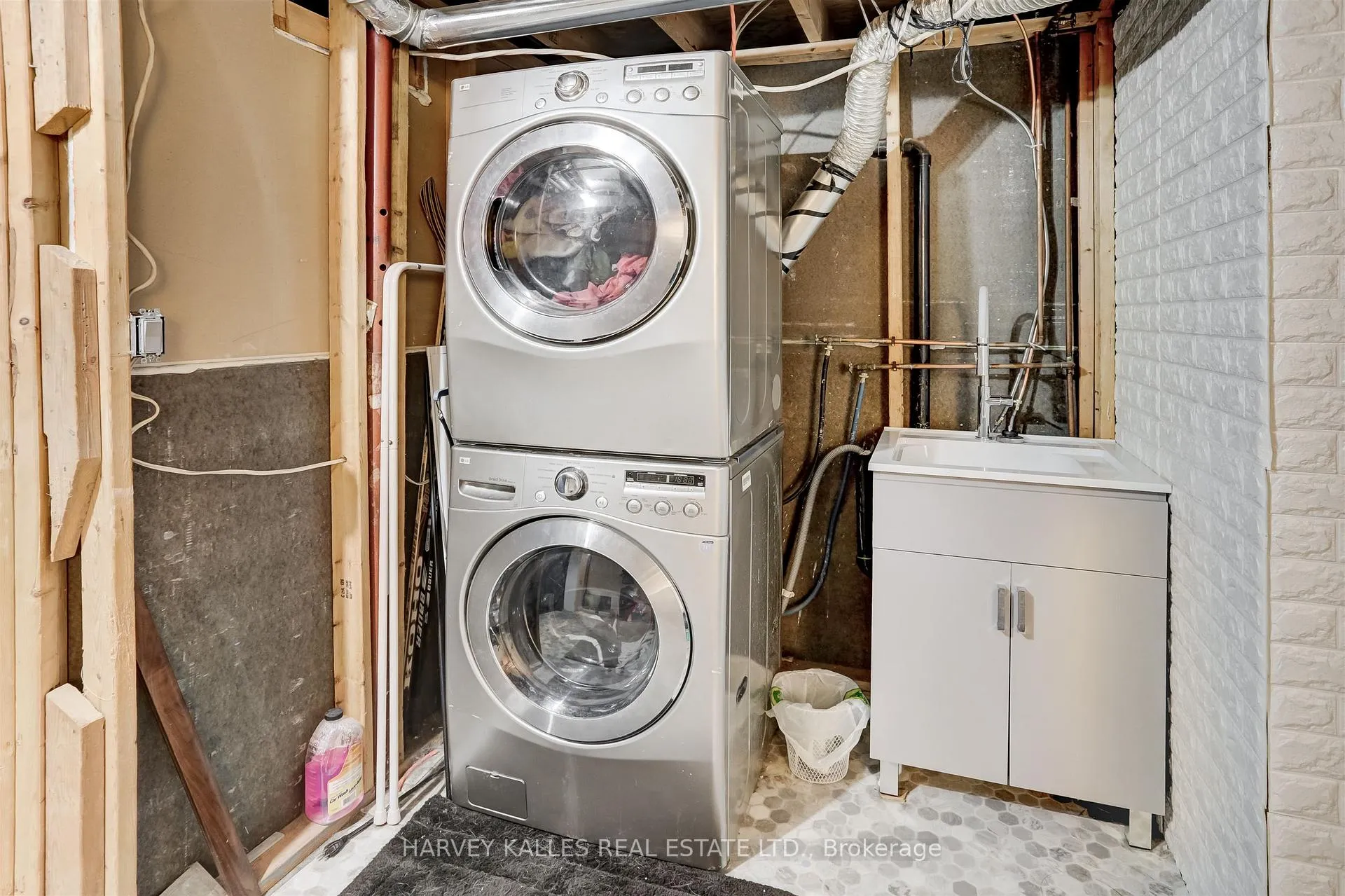 Photo 31 of 112 Wexford Avenue N, Hamilton, Crown Point — HOMEH