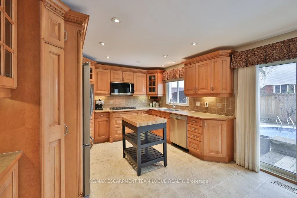 Photo 8 of 2041 Summer Wind Drive, Burlington, Headon — HOMEH