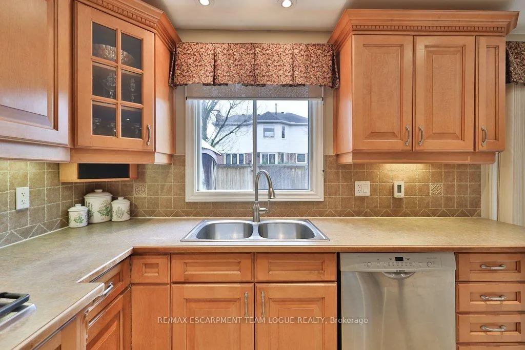 Photo 10 of 2041 Summer Wind Drive, Burlington, Headon — HOMEH