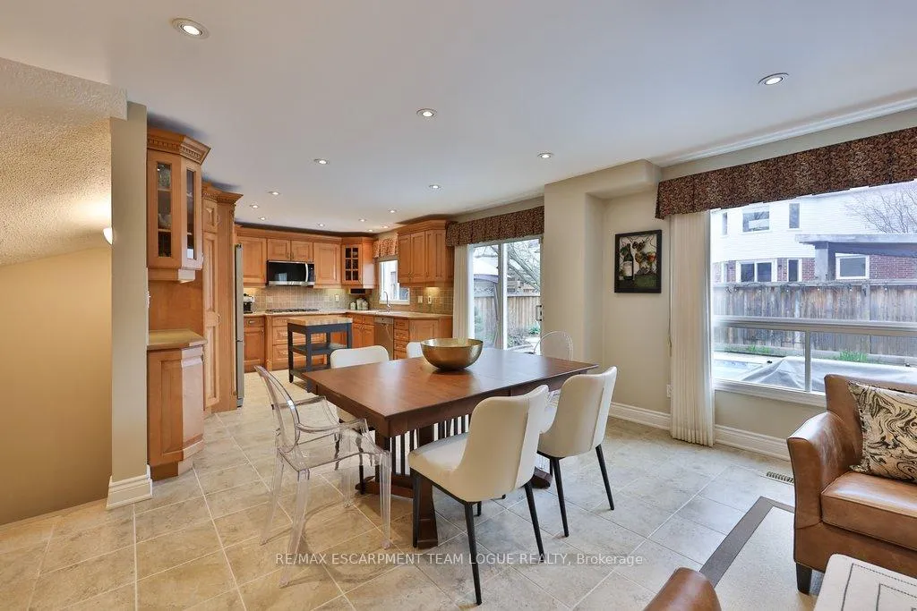 Photo 11 of 2041 Summer Wind Drive, Burlington, Headon — HOMEH