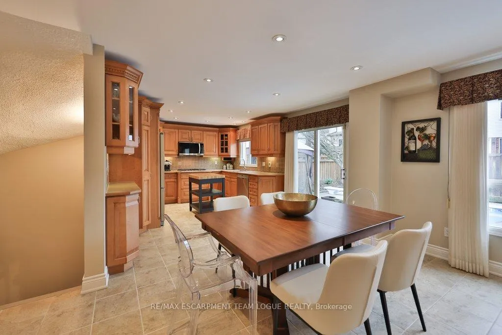 Photo 12 of 2041 Summer Wind Drive, Burlington, Headon — HOMEH