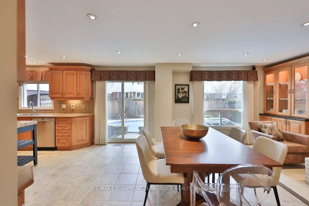 Photo 13 of 2041 Summer Wind Drive, Burlington, Headon — HOMEH