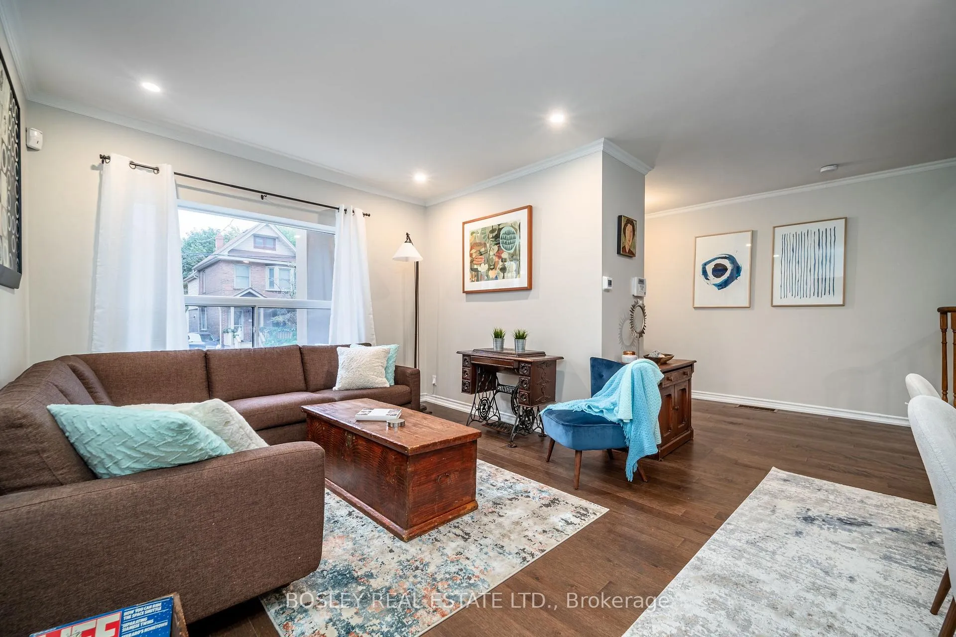Photo 4 of 386 Lumsden Avenue, Toronto, Woodbine-Lumsden — HOMEH