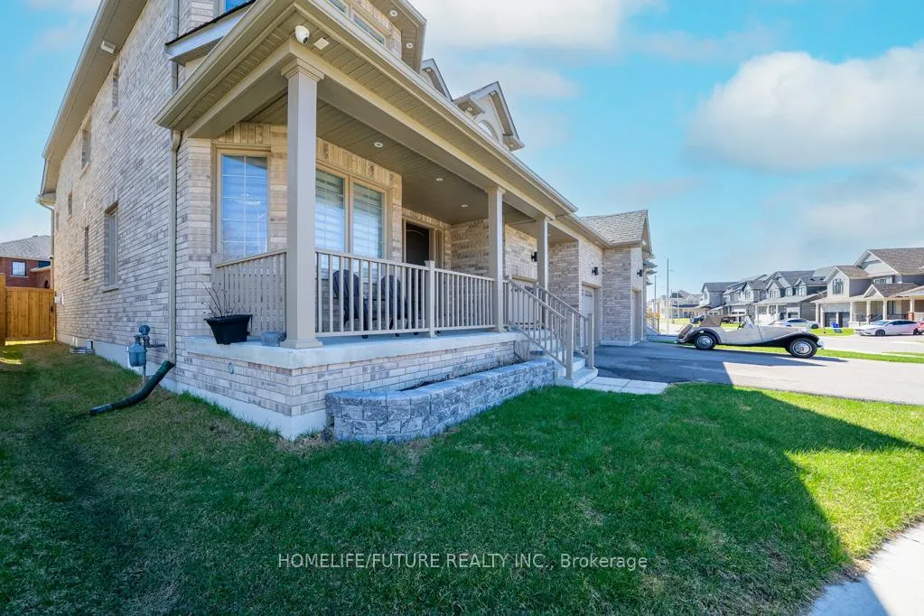 Photo 3 of 27 Higham Place, Clarington, Bowmanville — HOMEH