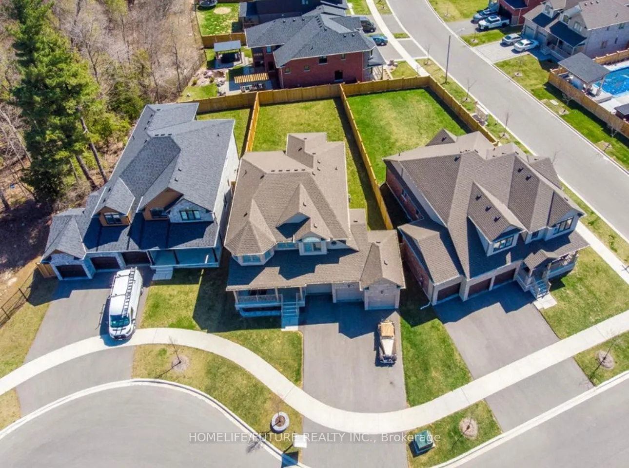 Photo 36 of 27 Higham Place, Clarington, Bowmanville — HOMEH