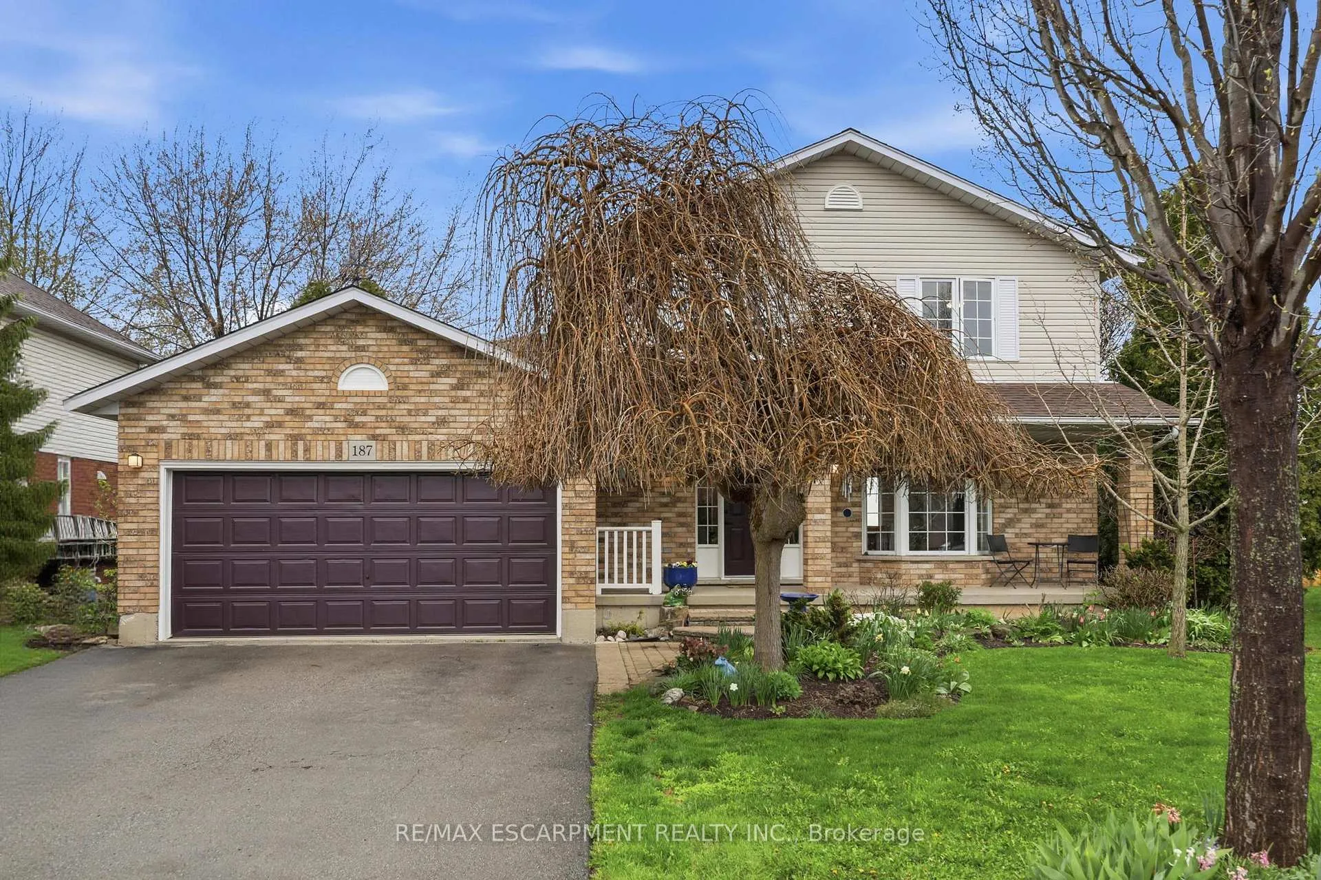 Front of 187 Alderlea Avenue