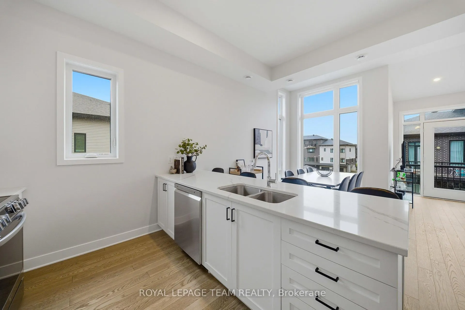 Photo 5 of 519 Crescendo Private, Ottawa, Riverside South/Gloucester Glen — HOMEH