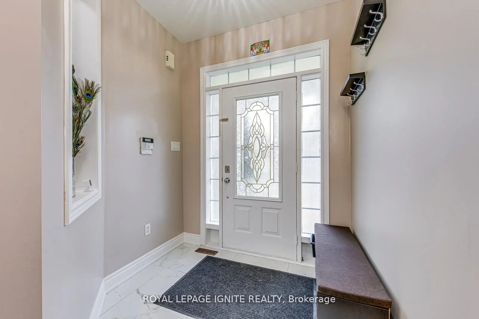 Photo 5 of 30 Streamline Drive, Brampton, Madoc — HOMEH