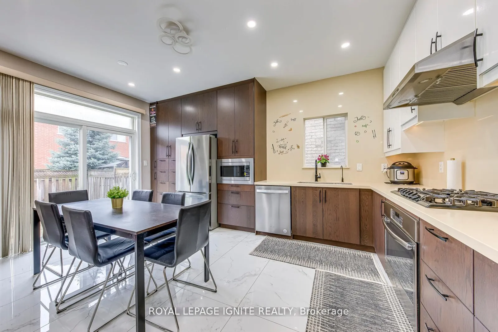Photo 15 of 30 Streamline Drive, Brampton, Madoc — HOMEH