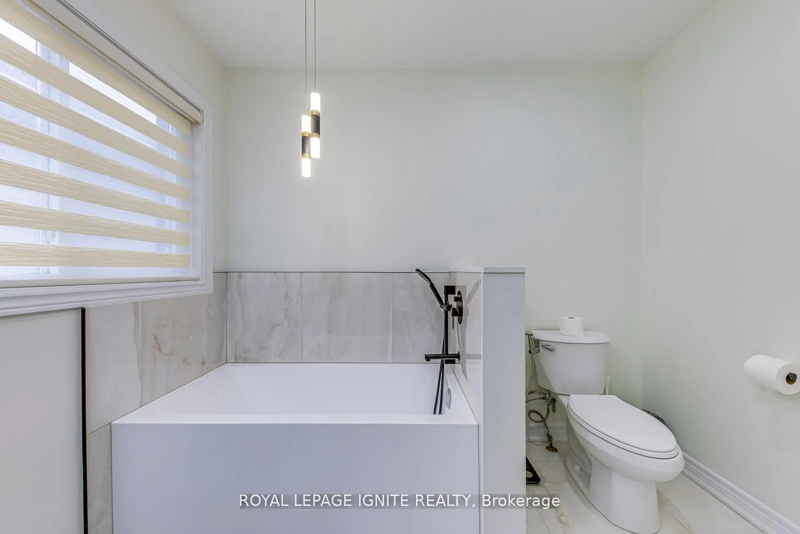 Photo 27 of 30 Streamline Drive, Brampton, Madoc — HOMEH