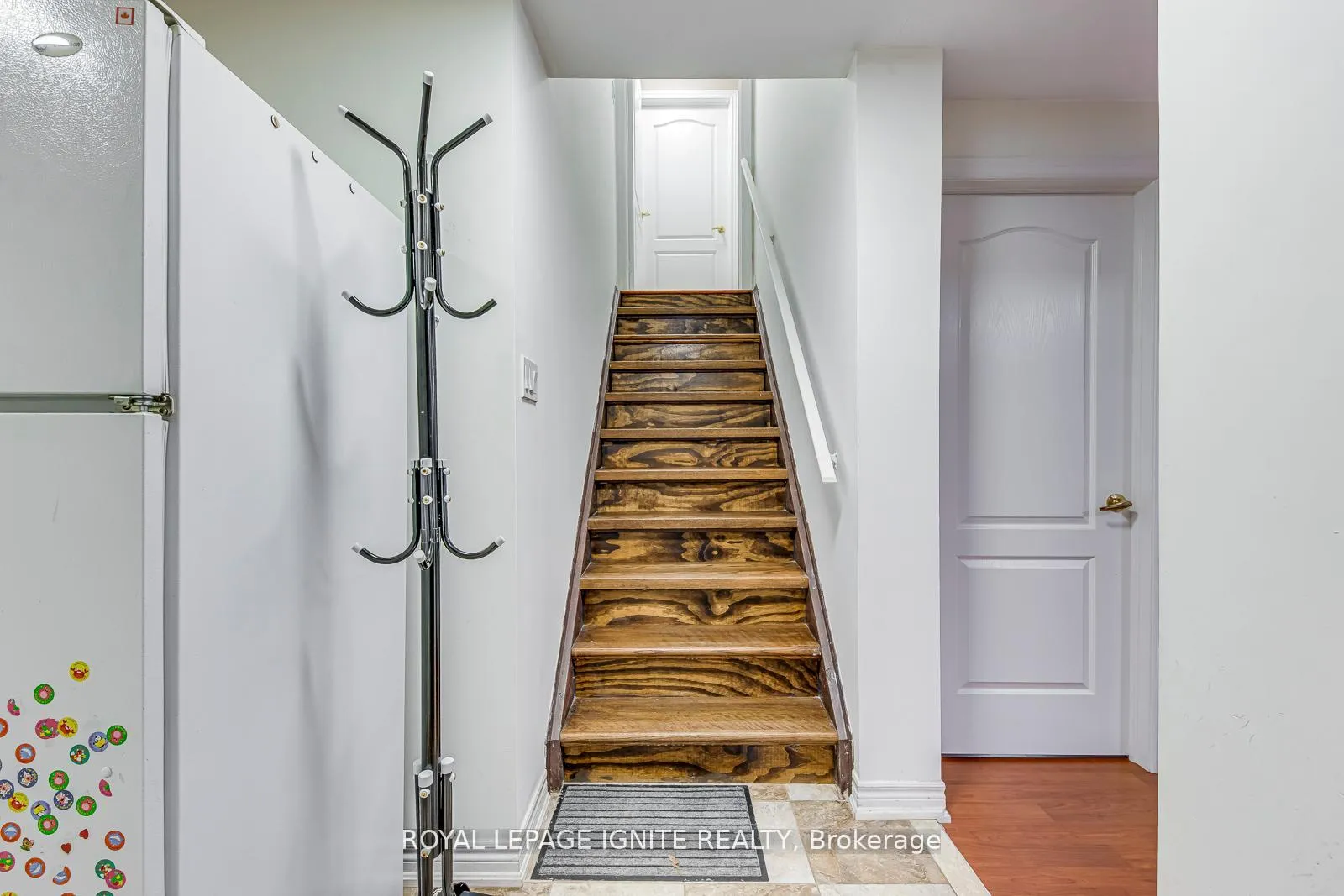 Photo 38 of 30 Streamline Drive, Brampton, Madoc — HOMEH