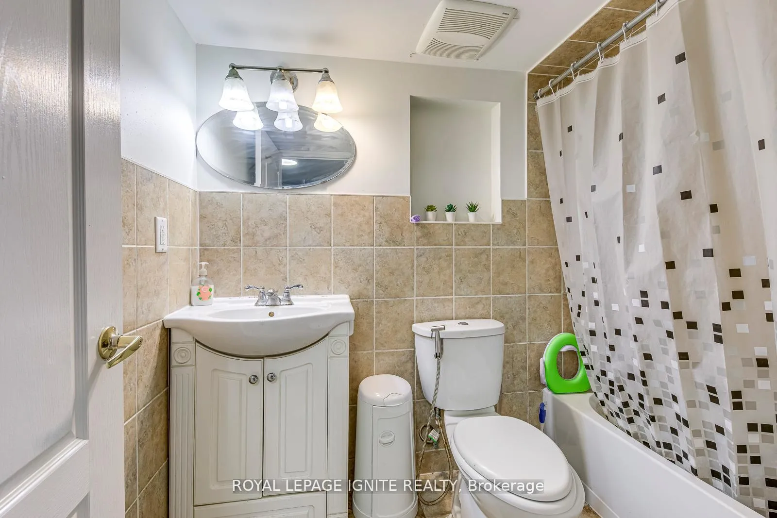 Photo 46 of 30 Streamline Drive, Brampton, Madoc — HOMEH