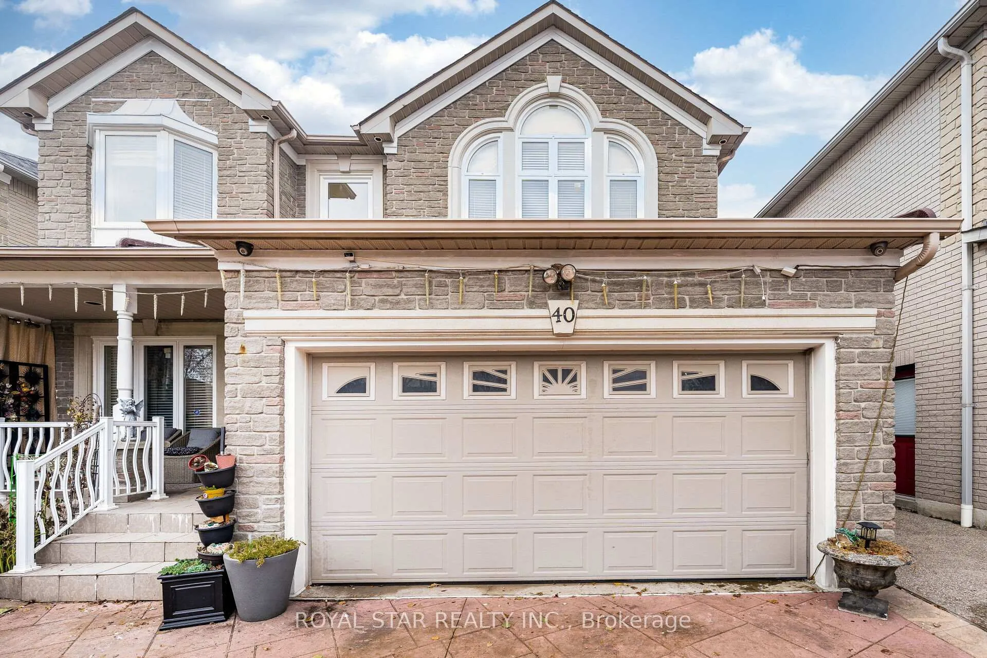 Photo 3 of 40 Oakdale Road, Vaughan, Maple — HOMEH