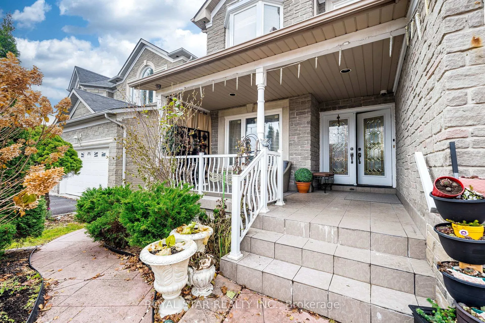 Photo 4 of 40 Oakdale Road, Vaughan, Maple — HOMEH