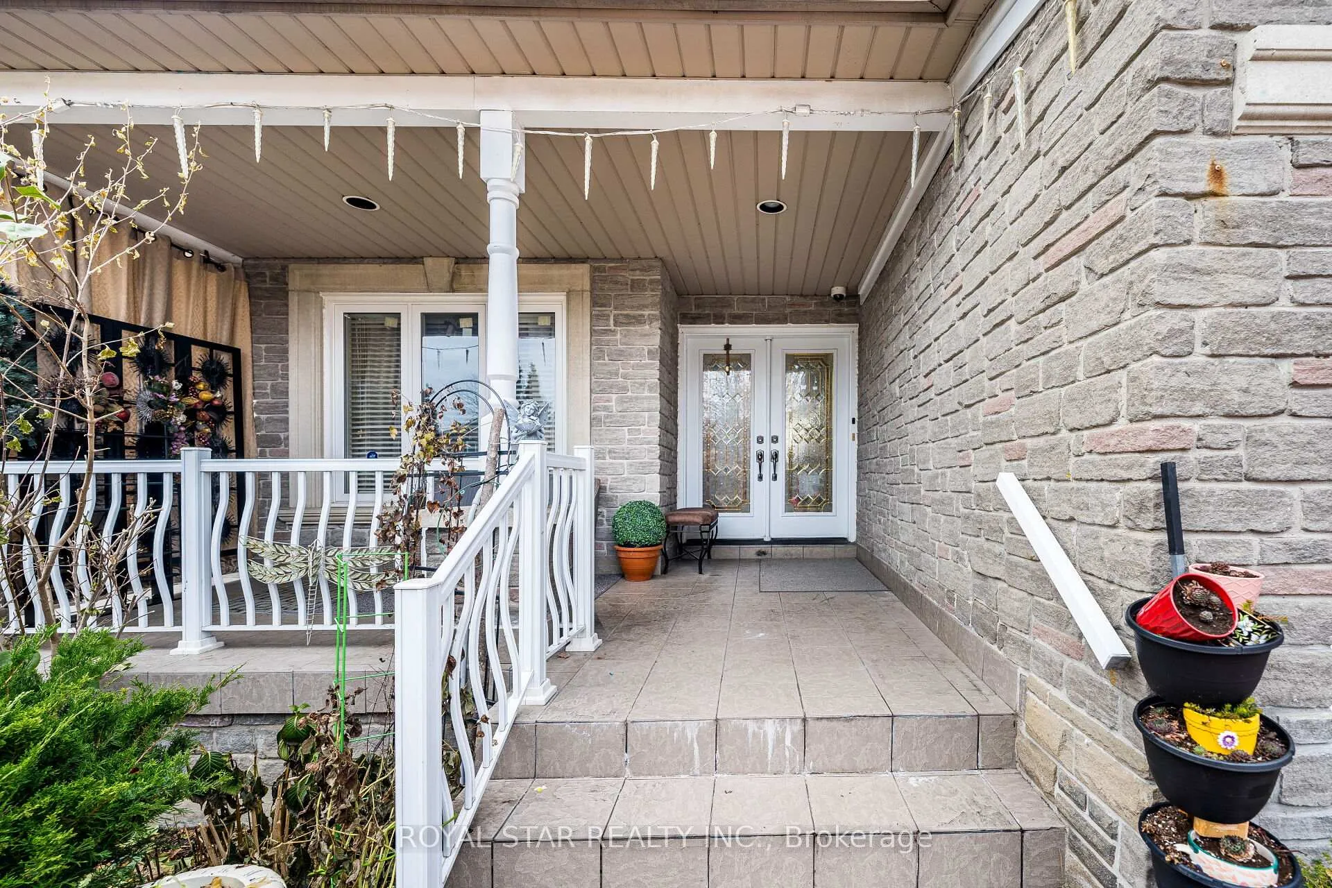 Photo 5 of 40 Oakdale Road, Vaughan, Maple — HOMEH