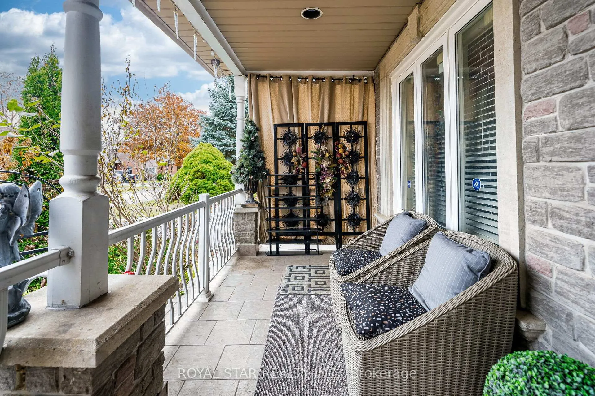 Photo 6 of 40 Oakdale Road, Vaughan, Maple — HOMEH