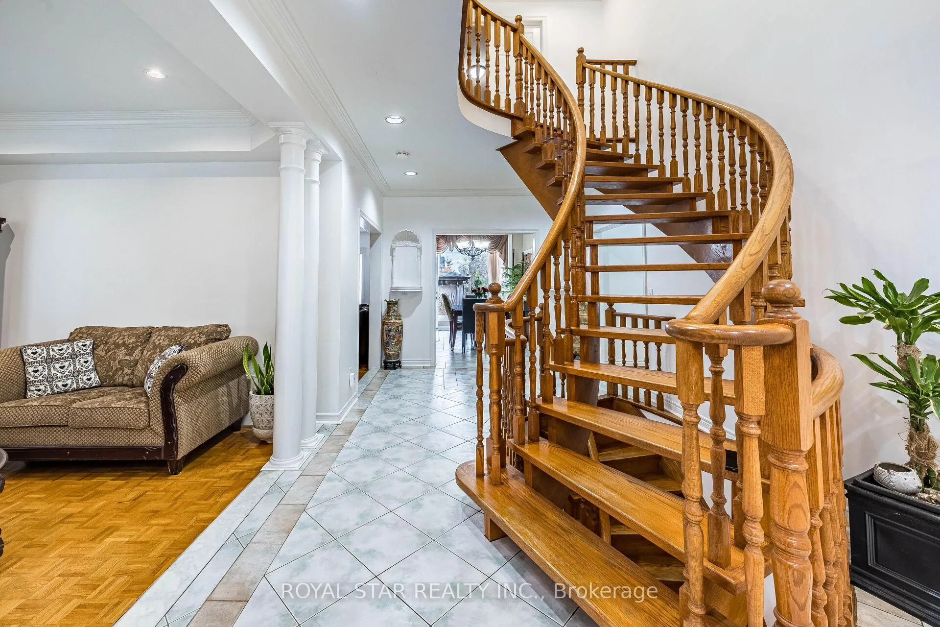 Photo 8 of 40 Oakdale Road, Vaughan, Maple — HOMEH