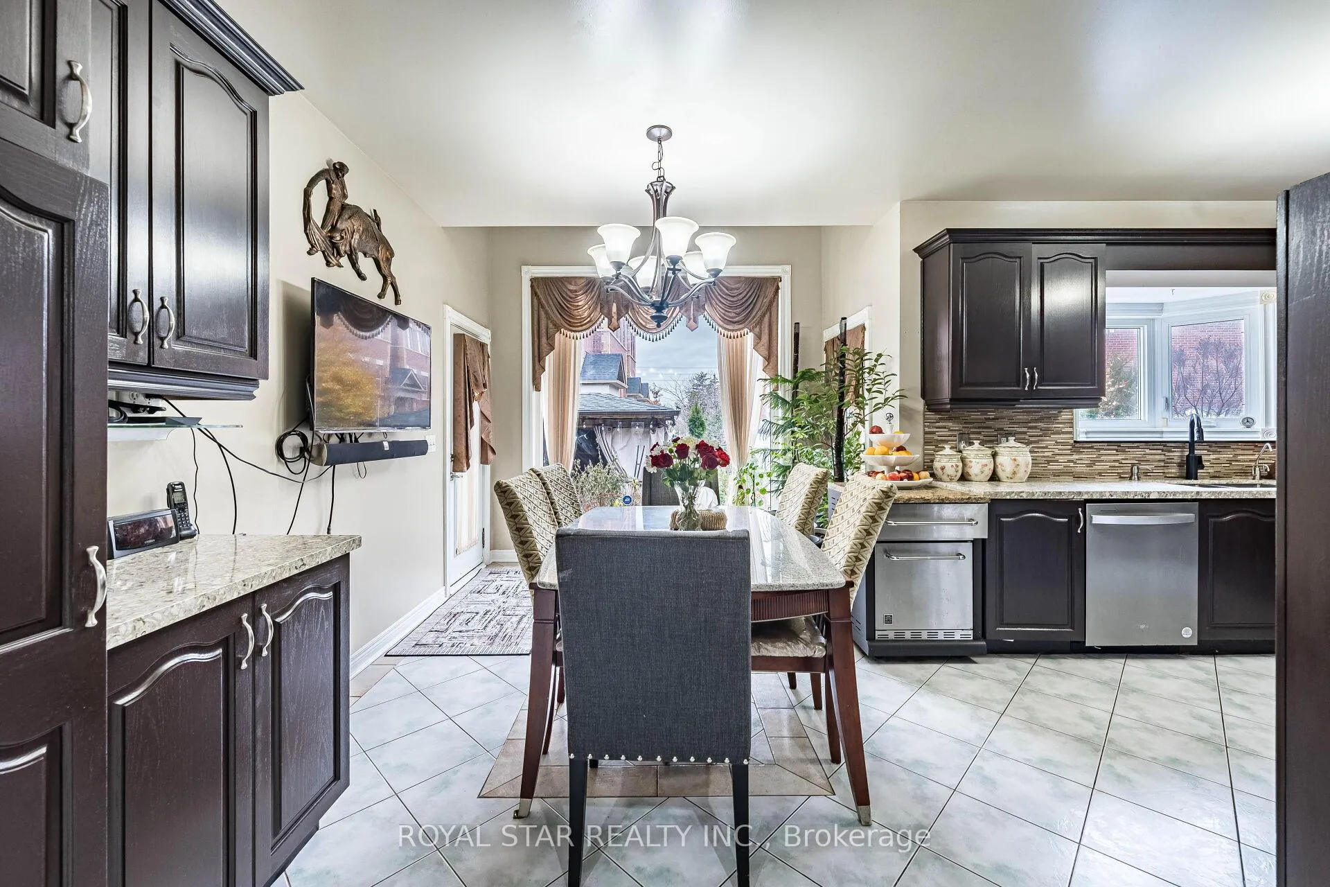 Photo 13 of 40 Oakdale Road, Vaughan, Maple — HOMEH